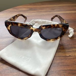 DEZI | On Read Sunglasses
